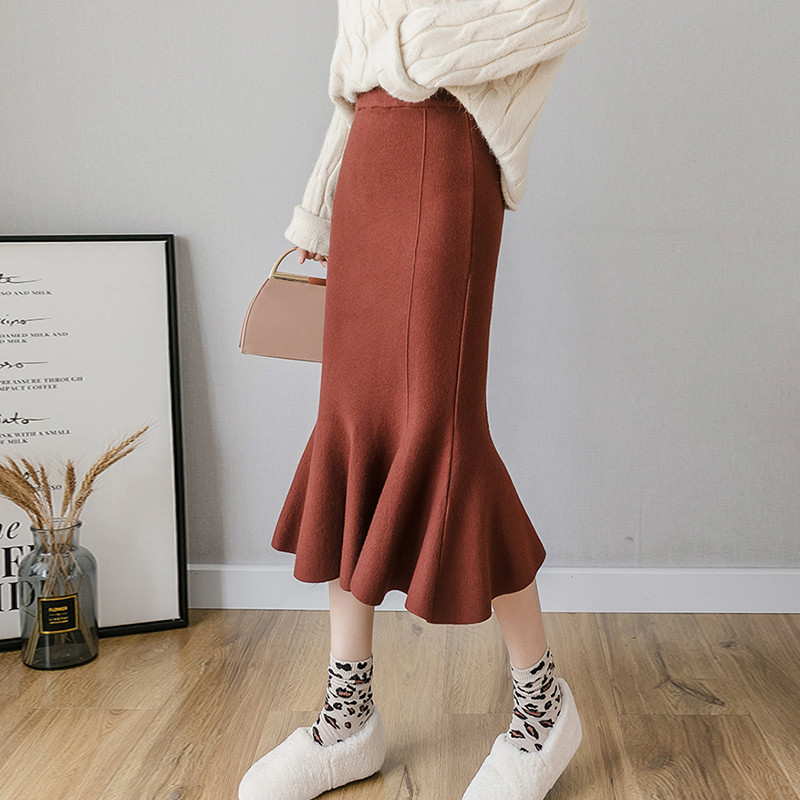 Modern női szoknya többféle színben - testhezálló modell