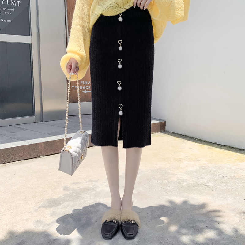 Fusta casual de dama de culoare neagra, cu fanta