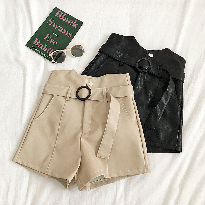 Актуален дамски панталон в два цвята с джобове и копчета