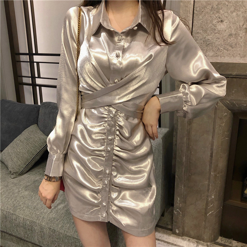 Μοντέρνο γυναικείο φόρεμα - μοντέλο με μακριά μανίκια