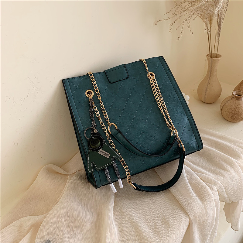 Geanta de dama moderna din piele ecologica cu accesoriu in patru culori