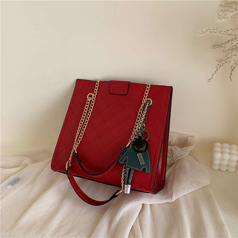 Geanta de dama moderna din piele ecologica cu accesoriu in patru culori