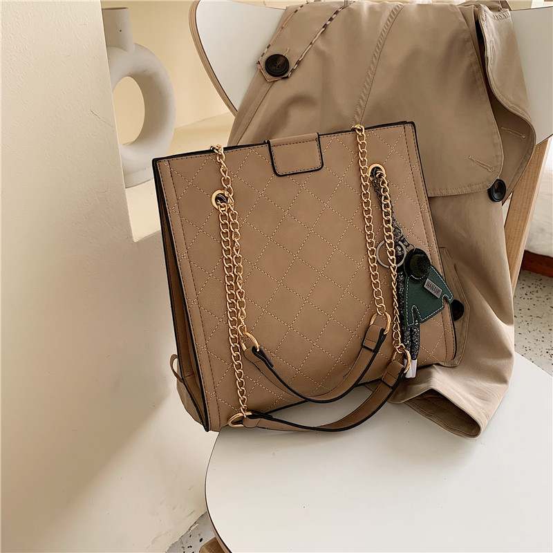 Geanta de dama moderna din piele ecologica cu accesoriu in patru culori