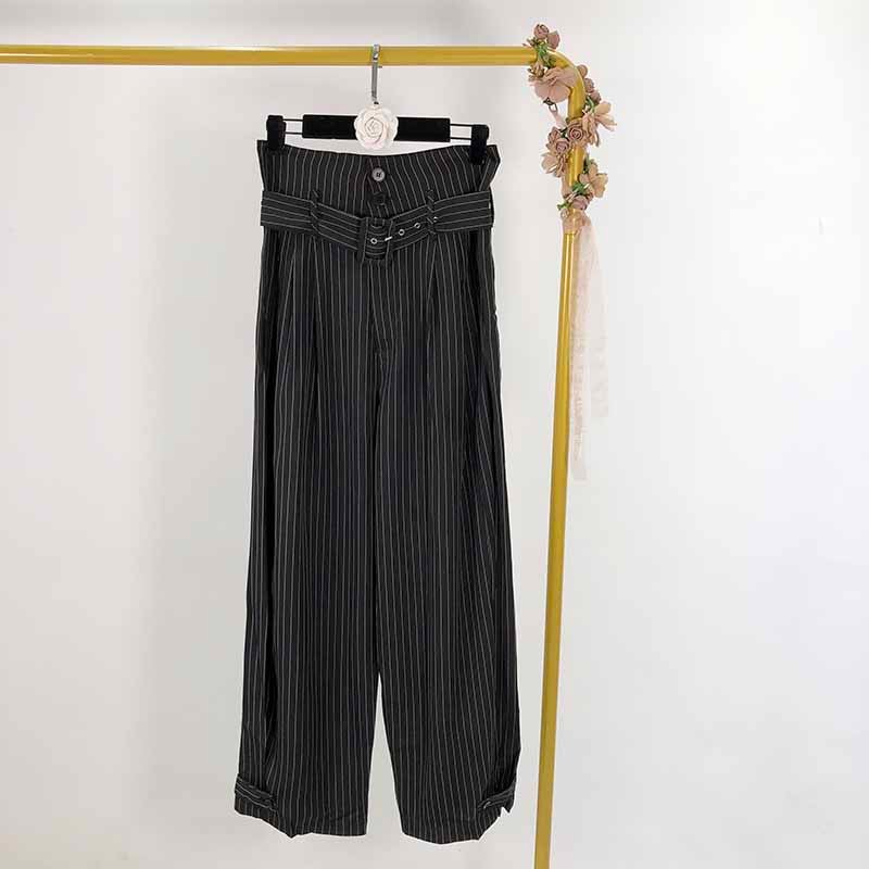 Дамски раиран панталон с висока талия и колан - широк модел