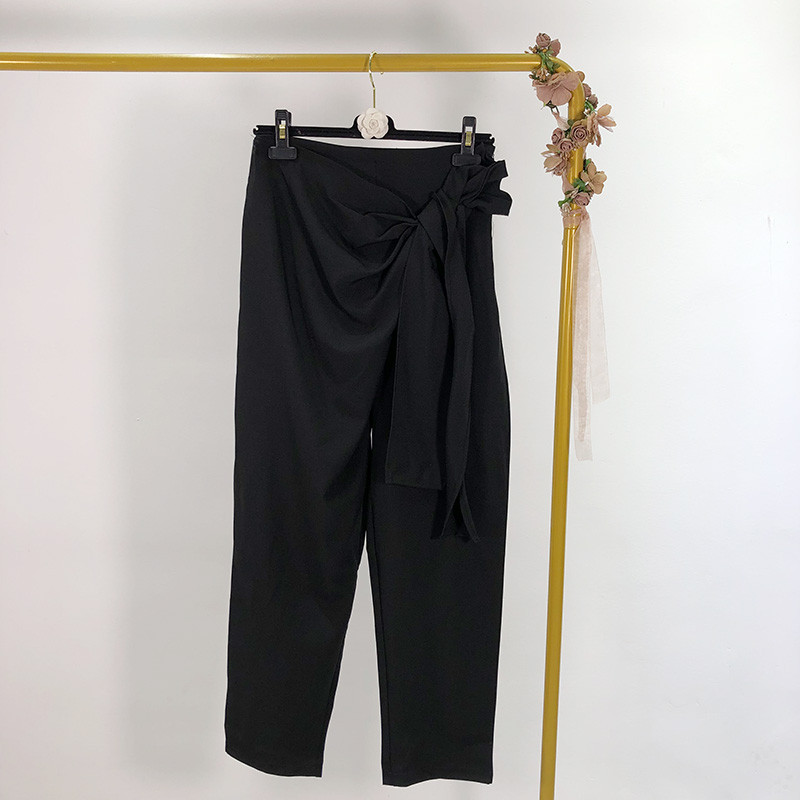 Дамски елегантен панталон с връзки в черен цвят