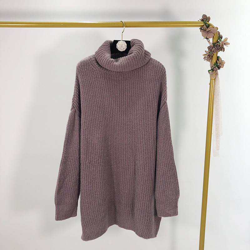 Hosszú női pulóver magas gallérral, négy színben