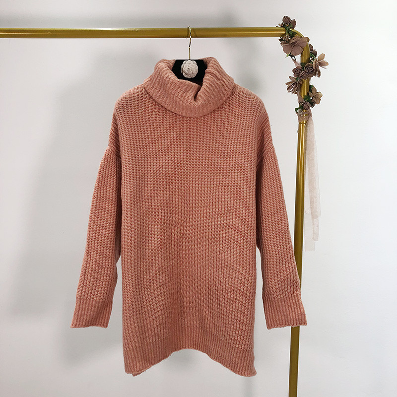 Hosszú női pulóver magas gallérral, négy színben