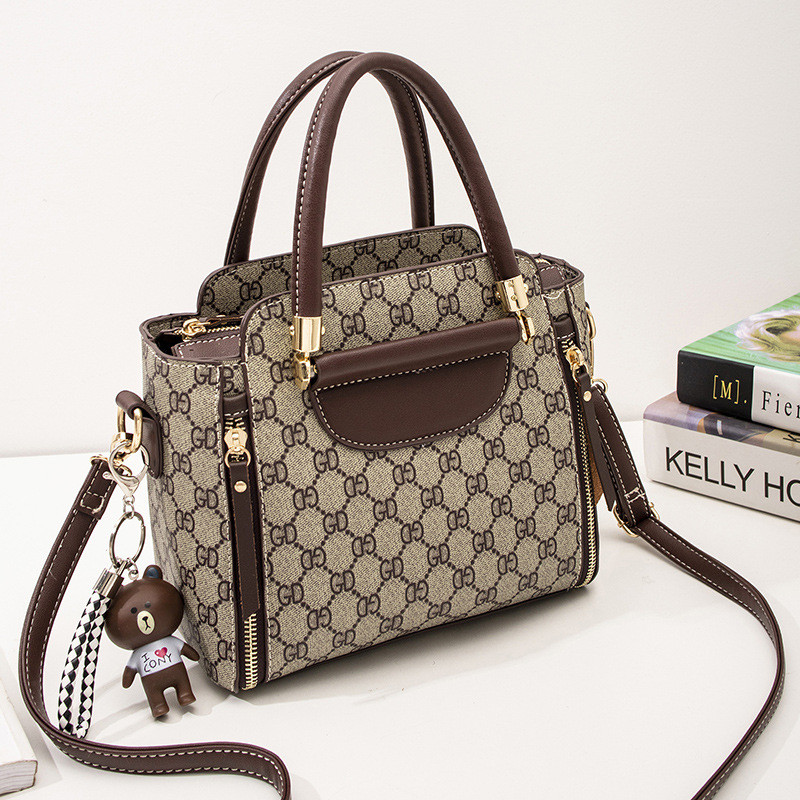 Modern női táska két füllel több színben