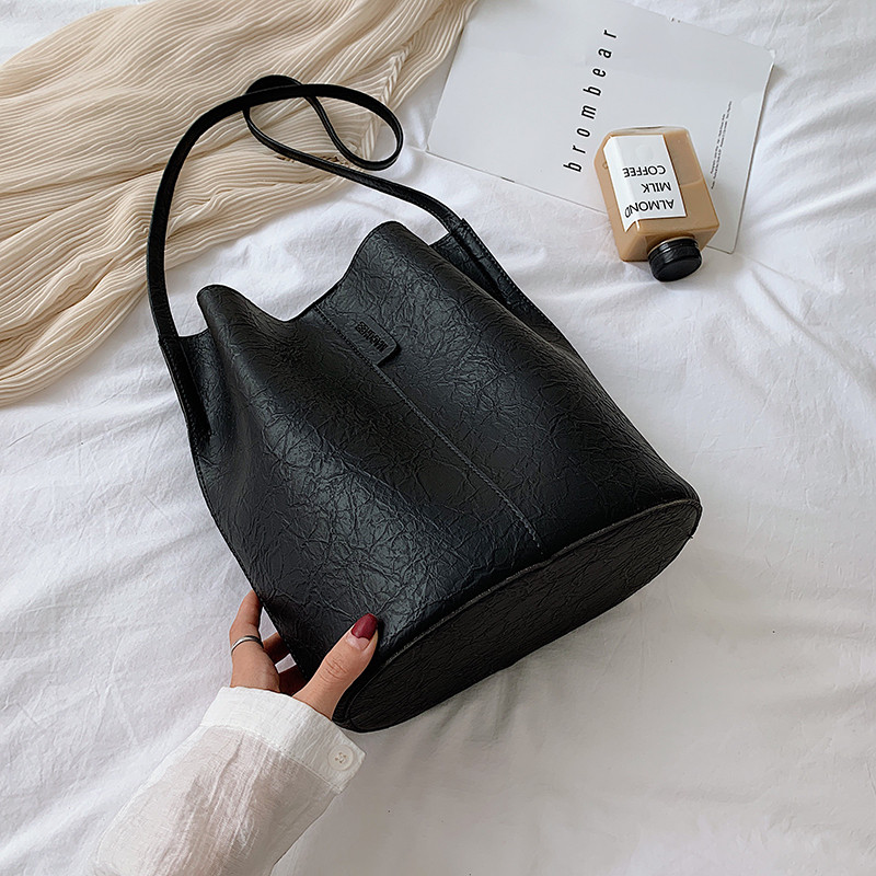 Geanta de dama cu inchidere metalica in trei culori