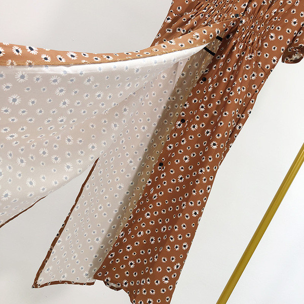 Női alkalmi ruha spitz nyakkivágással, gombokkal