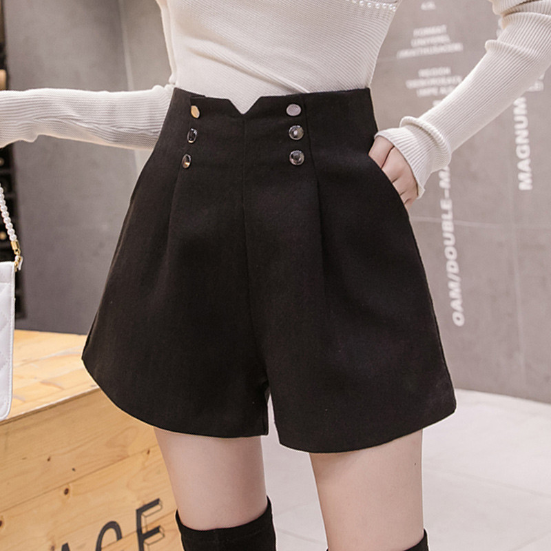 Модерни дамски къси панталони в три цвята - широк модел