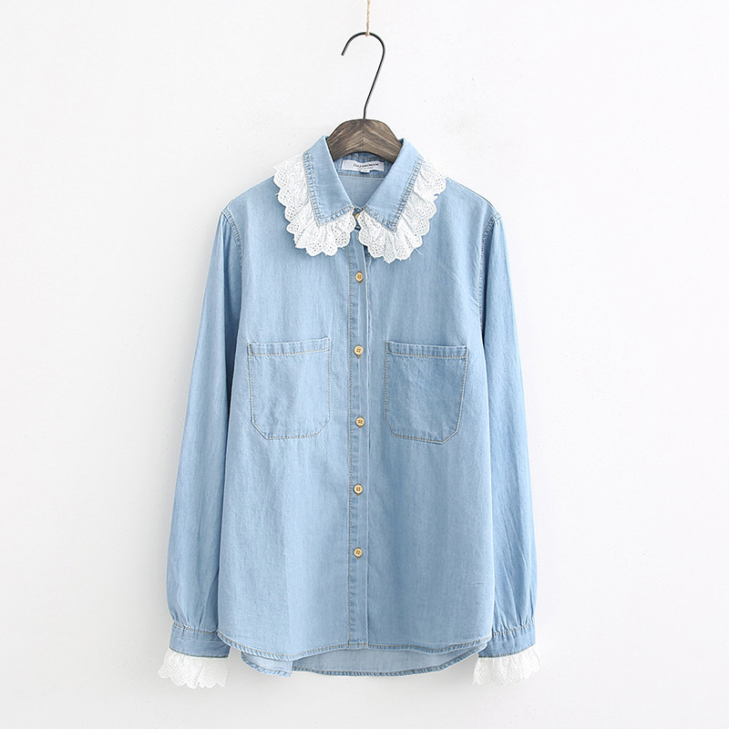 Cămașă modernă de damă din denim cu buzunare în albastru