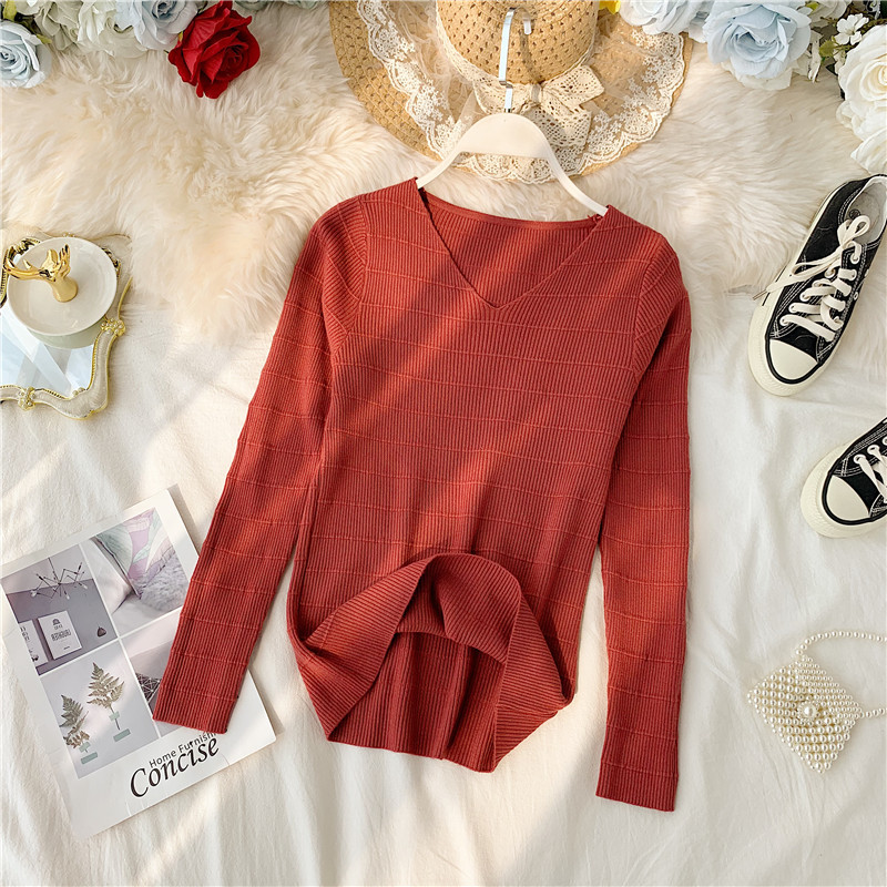 Női pulóver sima modell spitz nyakkivágással, különböző színekben