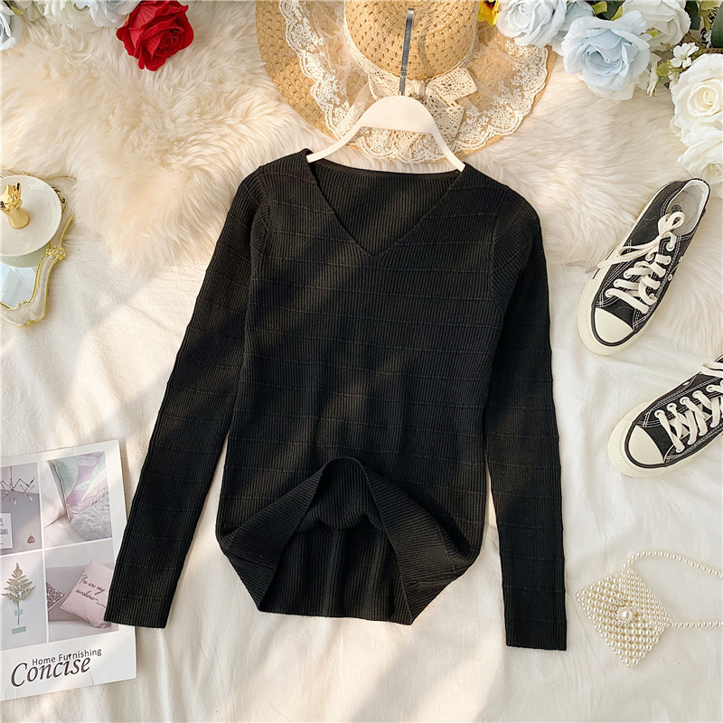 Női pulóver sima modell spitz nyakkivágással, különböző színekben