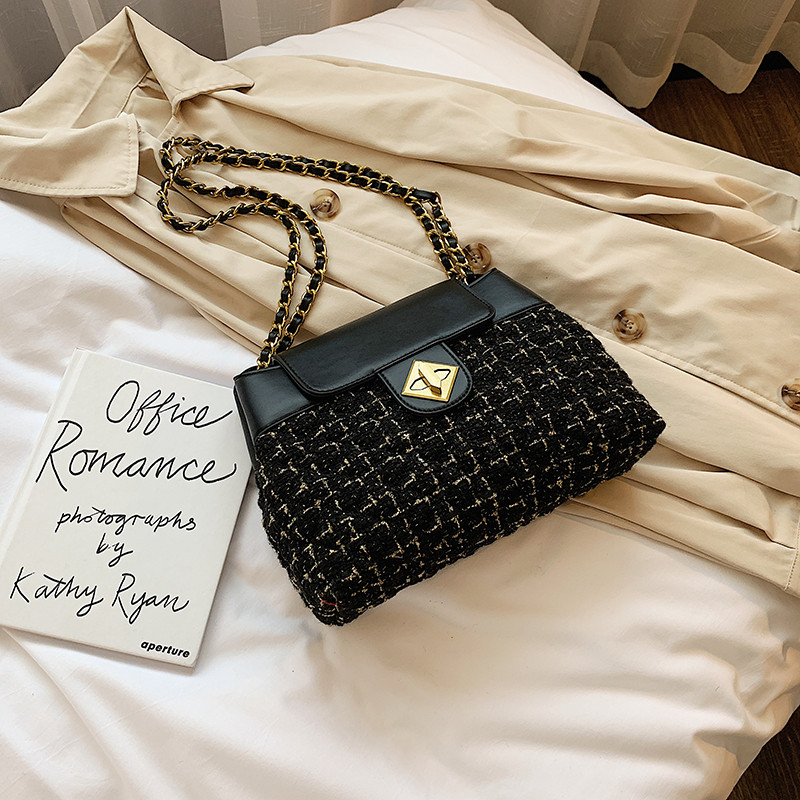 Geanta de dama moderna cu inchidere metalica