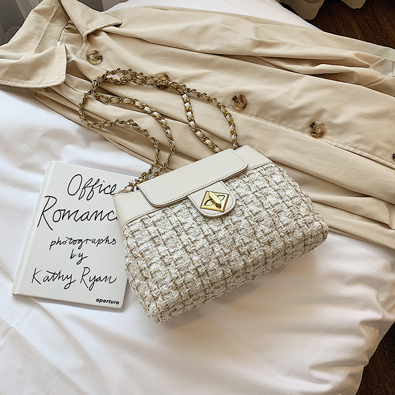 Geanta de dama moderna cu inchidere metalica