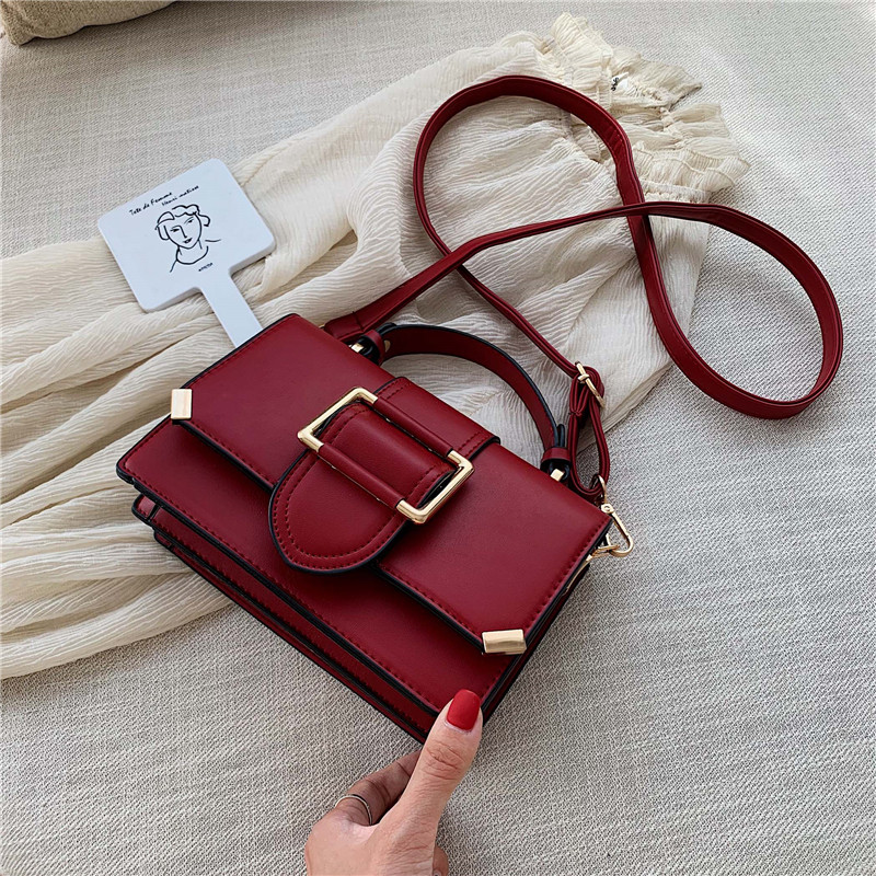 Modern női táska csattal, három színben