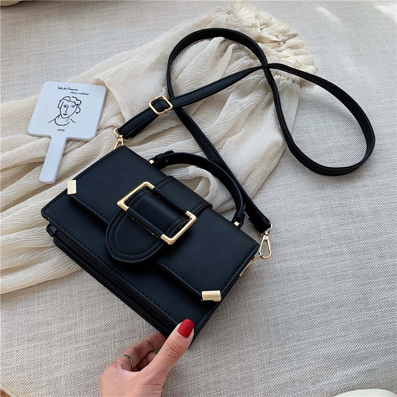 Modern női táska csattal, három színben