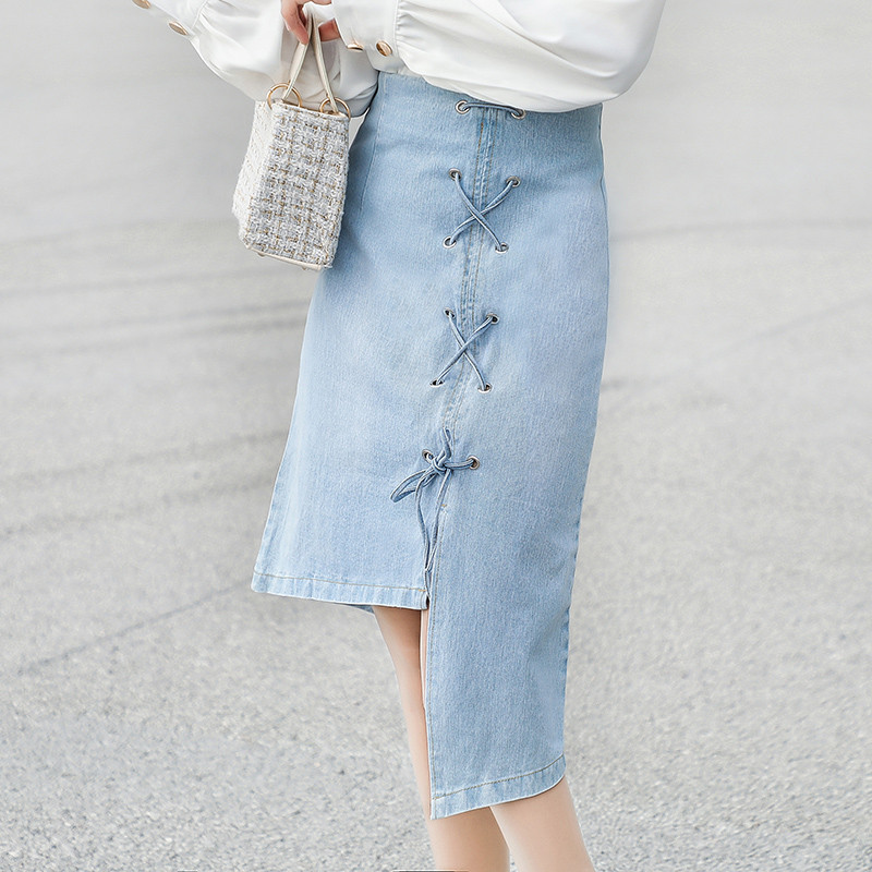 Női aktuális szoknya aszimmetrikus modell nyakkendővel