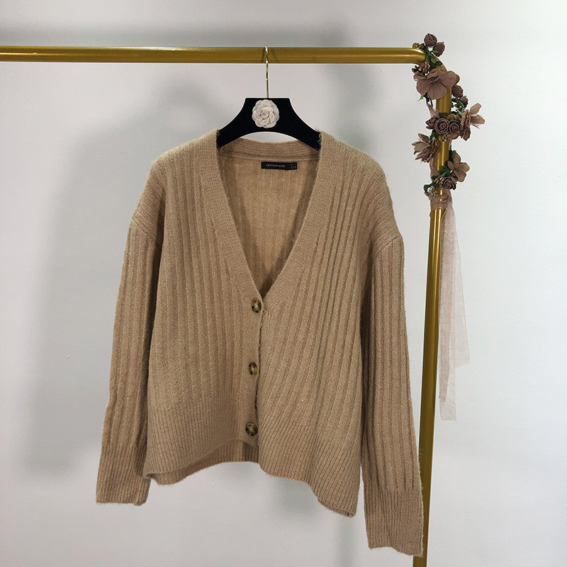 Női mellény mély spitz nyakkivágással, két színben