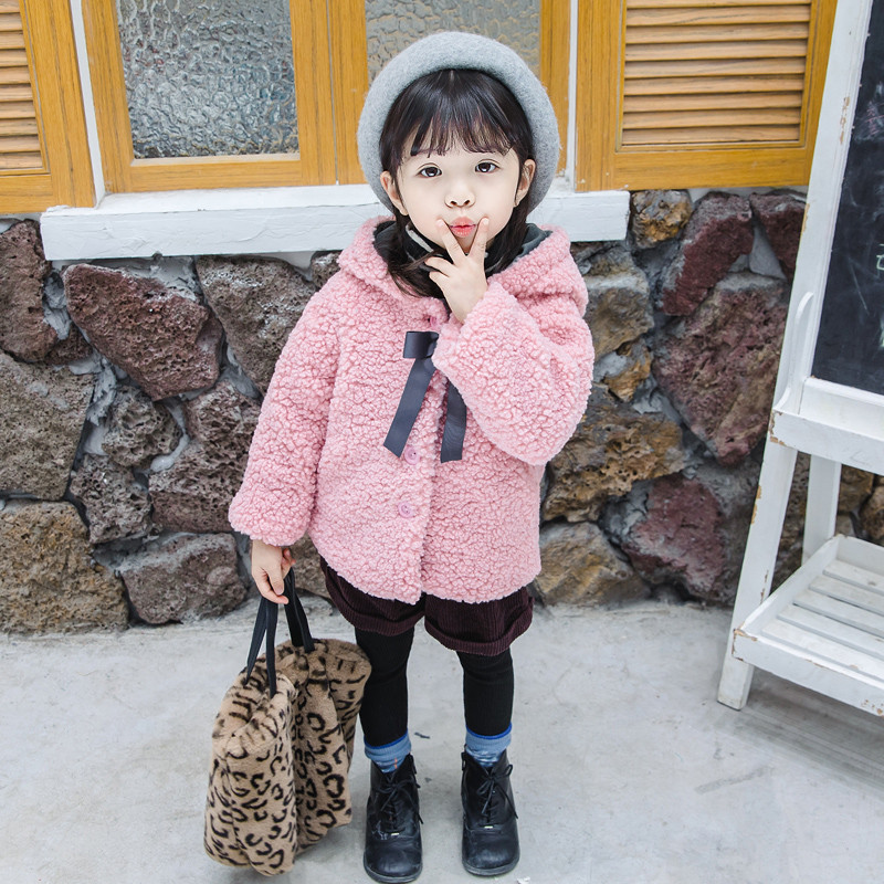 Modern gyerekkabát lányoknak két színben, gombokkal és nyakkendőkkel