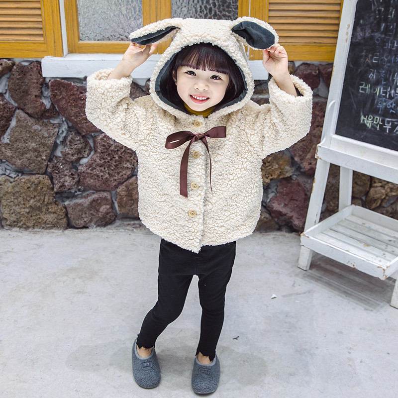 Modern gyerekkabát lányoknak két színben, gombokkal és nyakkendőkkel