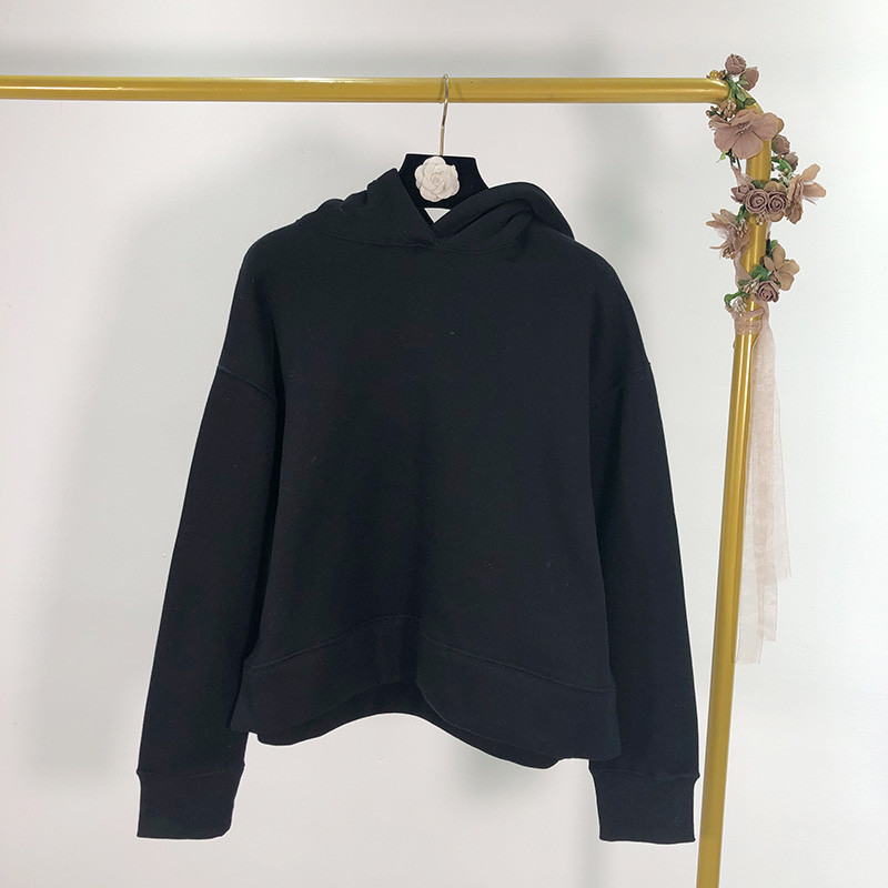 Női pulóver hosszú ujjal és kapucnival három színben