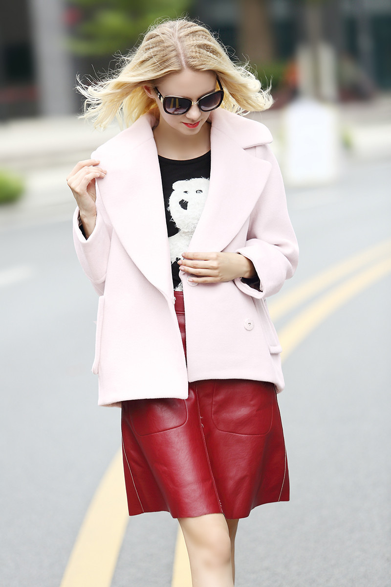 Modern női kabát rózsaszín zsebbel