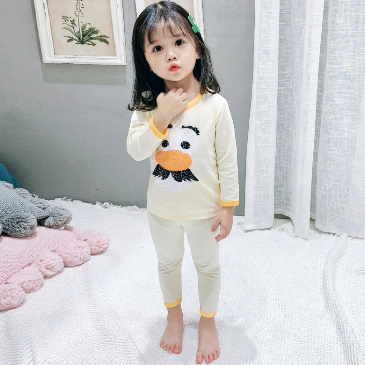 Pijamale pentru copii in trei culori cu aplicatii diferite - pentru fete