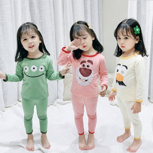 Παιδική πιτζάμα σε τρία χρώματα με διαφορετικές εφαρμογές - για κορίτσια