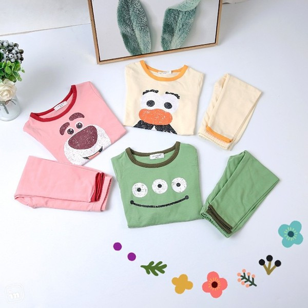 Παιδική πιτζάμα σε τρία χρώματα με διαφορετικές εφαρμογές - για κορίτσια