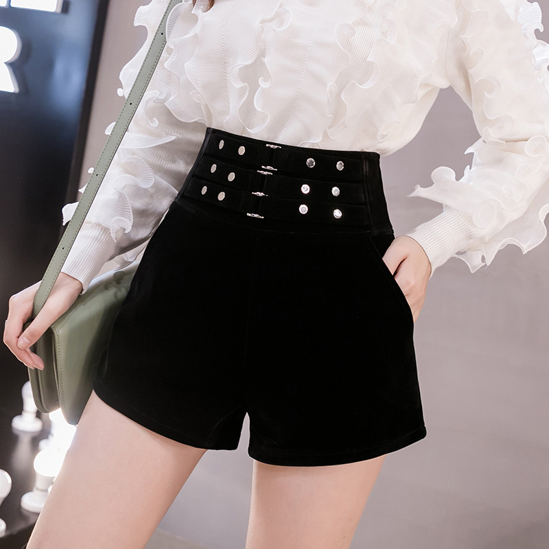 Pantaloni scurți de damă actuali în negru cu talie înaltă