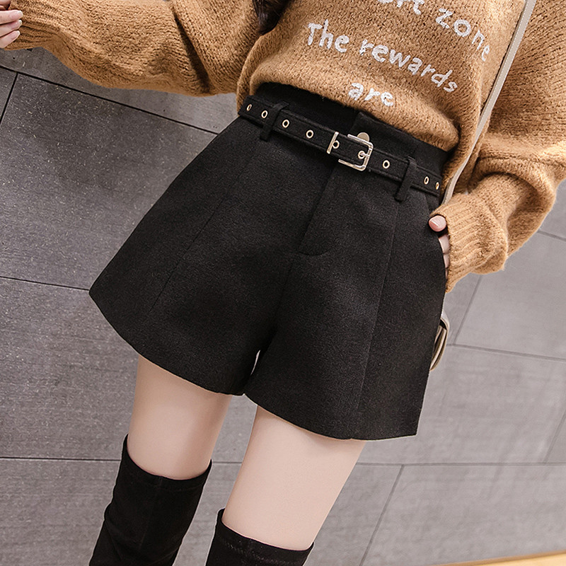 Pantaloni scurti eleganti de dama cu talie inalta in trei culori