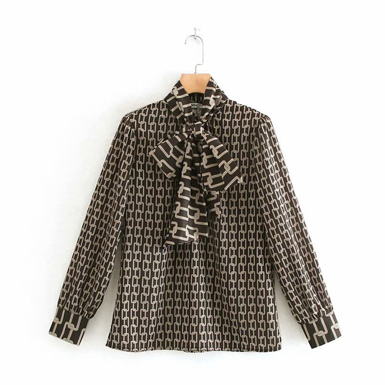 Elegáns női blúz szalaggal, mintás mintával