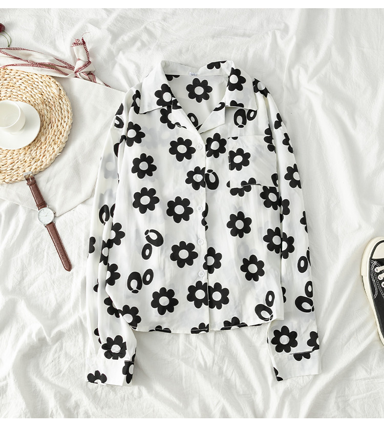 Cămașă modernă de damă în alb-negru cu motive florale