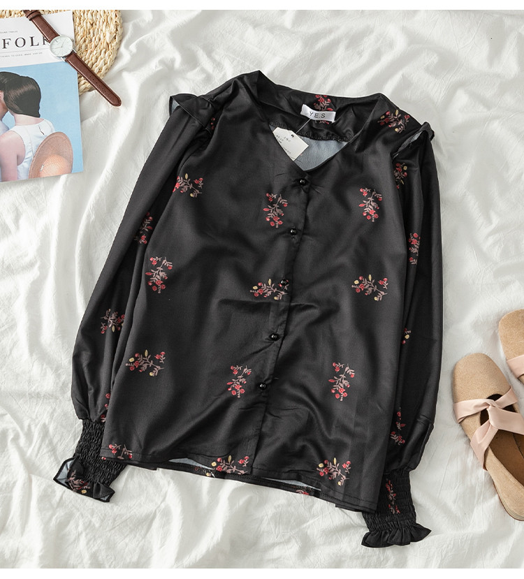 Cămașă actuală de damă în alb-negru cu decolteu în V