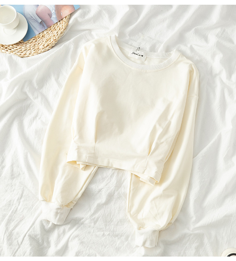 Bluză scurtă de damă, în patru culori, cu decolteu O