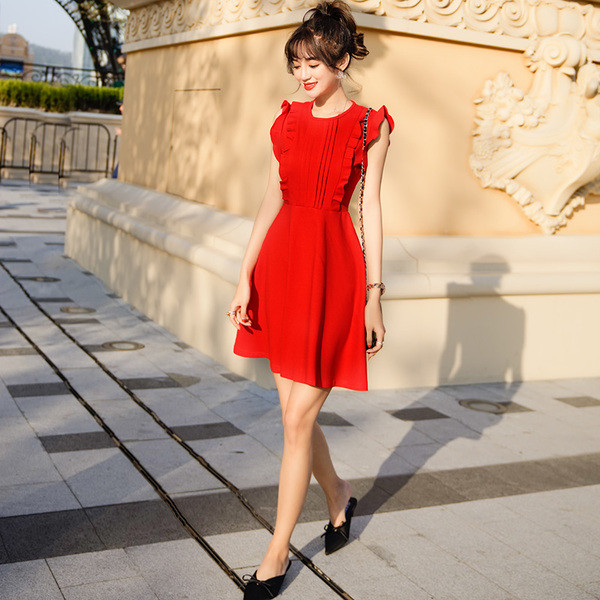 Modern női ruha - vágott modell piros és fekete színben