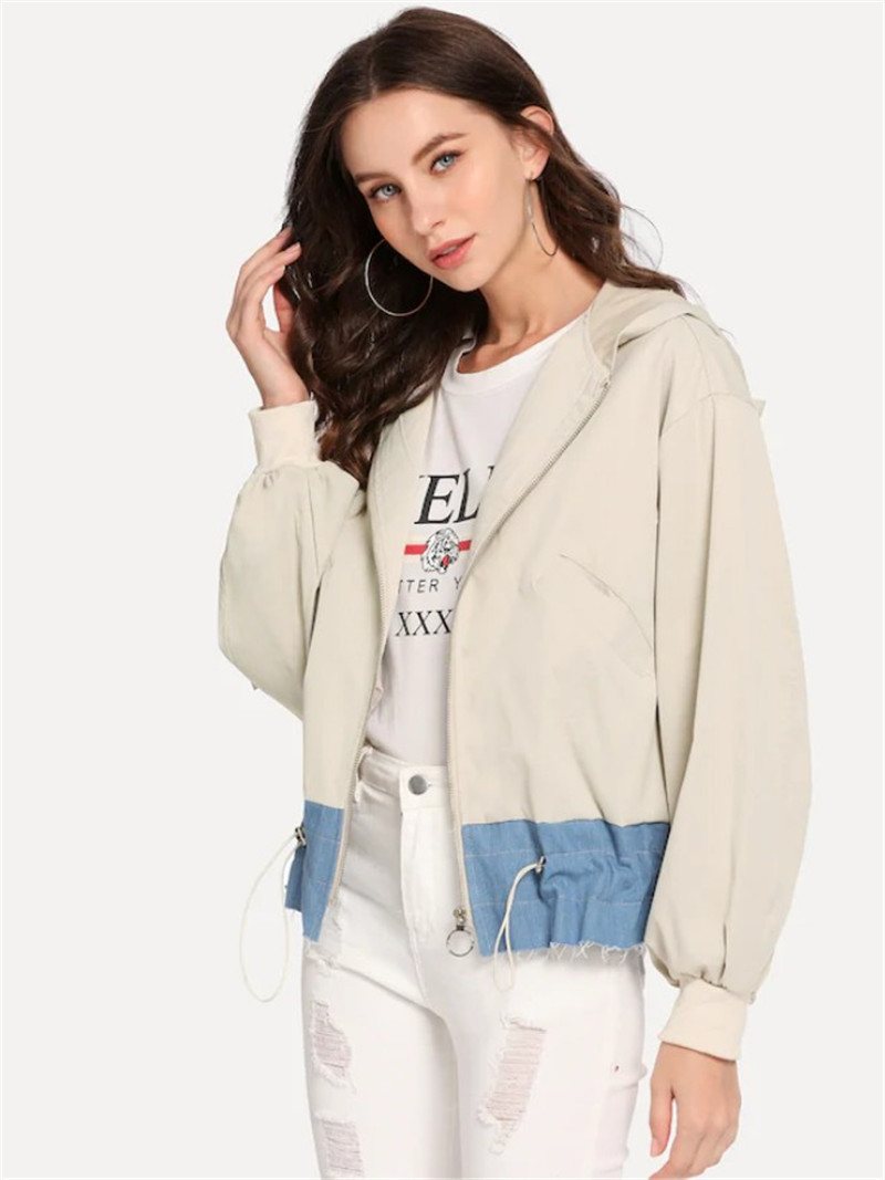 Modern női őszi kabát, bézs színben, hosszú ujjal