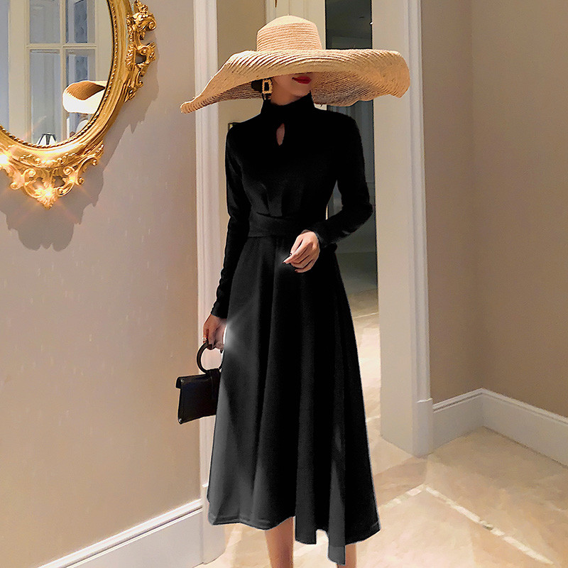 Rochie moderna de dama cu maneci lungi - model croiat in negru si rosu