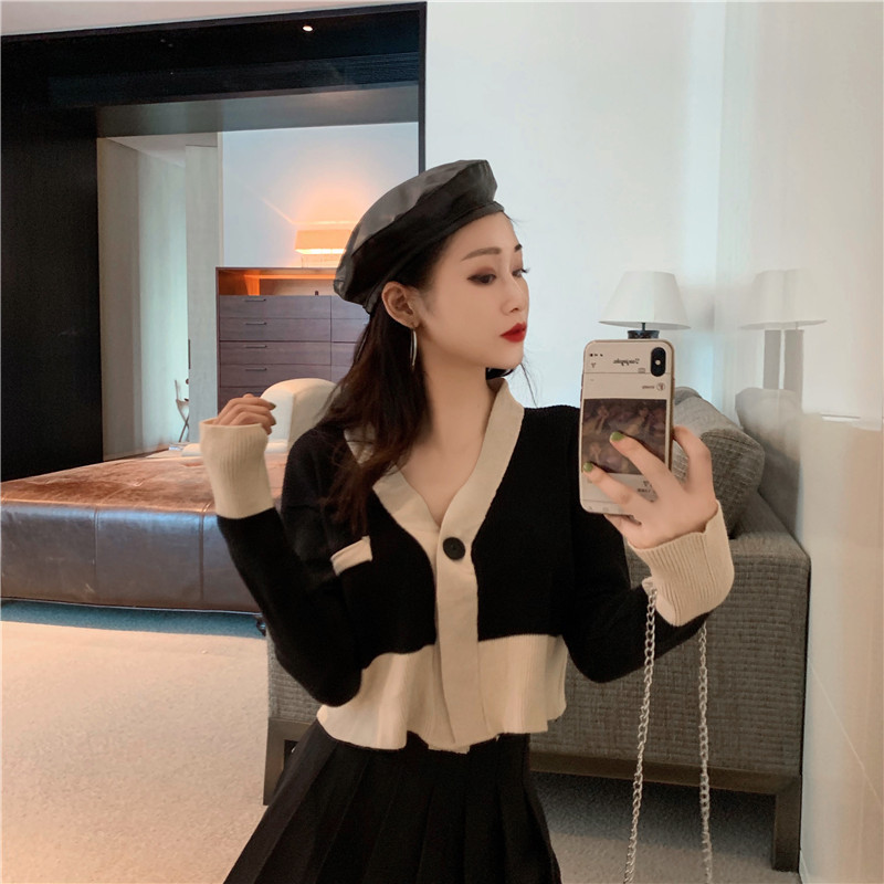 Vesta scurta de dama cu decolteu spitz in doua culori