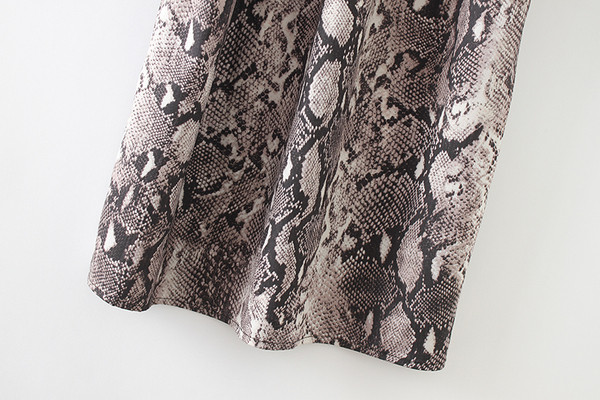 Rochie moderna de dama cu maneci lungi si model animal