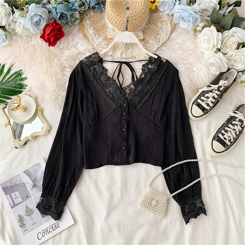 Cămașă modernă de damă în alb și negru cu dantelă și cravate