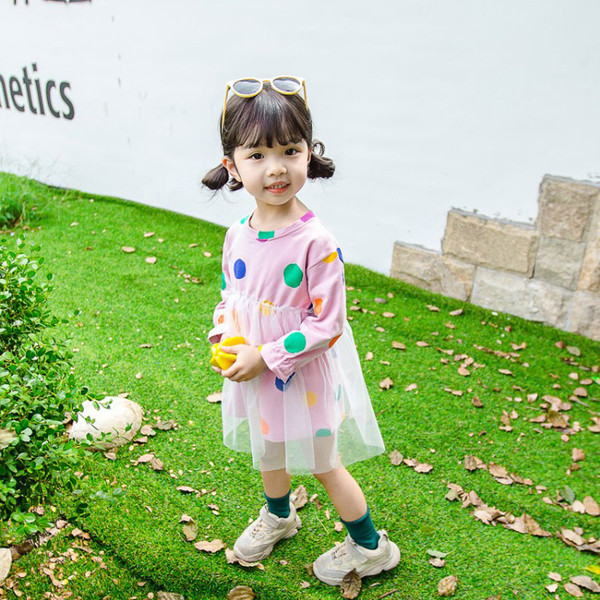 Модерна детска рокля в розов и бял цвят с тюл