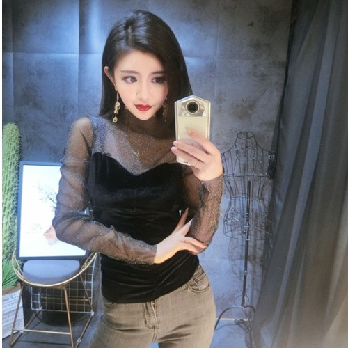 Γυναικεία βελούδο μπλούζα με μανίκια τούλι και κομψό αποτέλεσμα