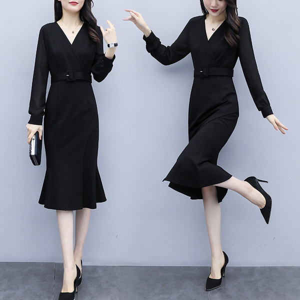 Stílusos női ruha Karcsú modell fekete övvel