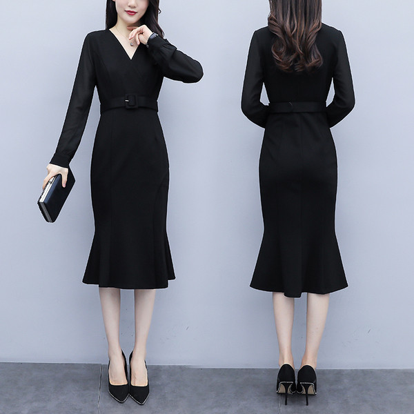 Stílusos női ruha Karcsú modell fekete övvel