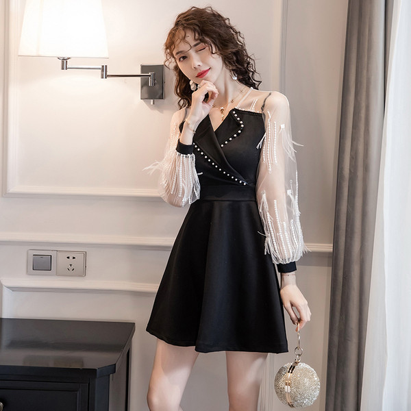 Γυναικείο κομψό φόρεμα με πέρλες και μανίκια τούλι με κρόσσια