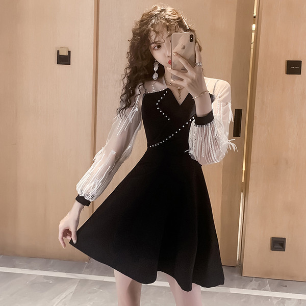 Γυναικείο κομψό φόρεμα με πέρλες και μανίκια τούλι με κρόσσια