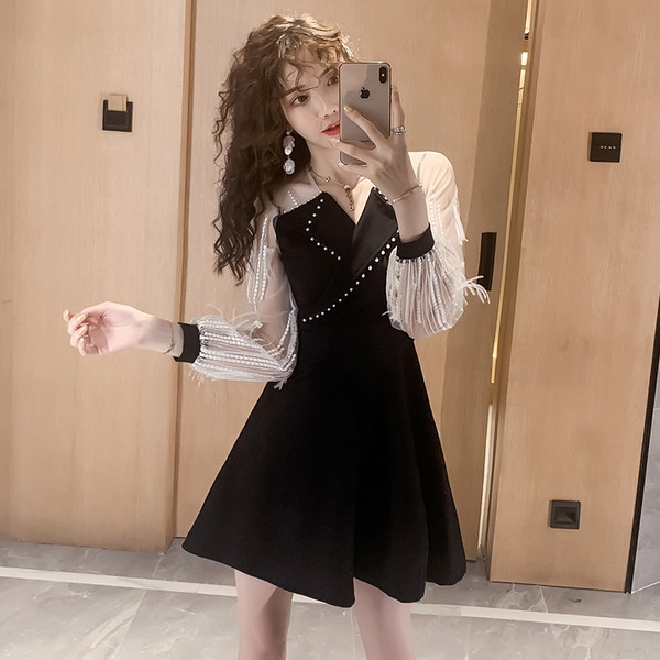 Γυναικείο κομψό φόρεμα με πέρλες και μανίκια τούλι με κρόσσια